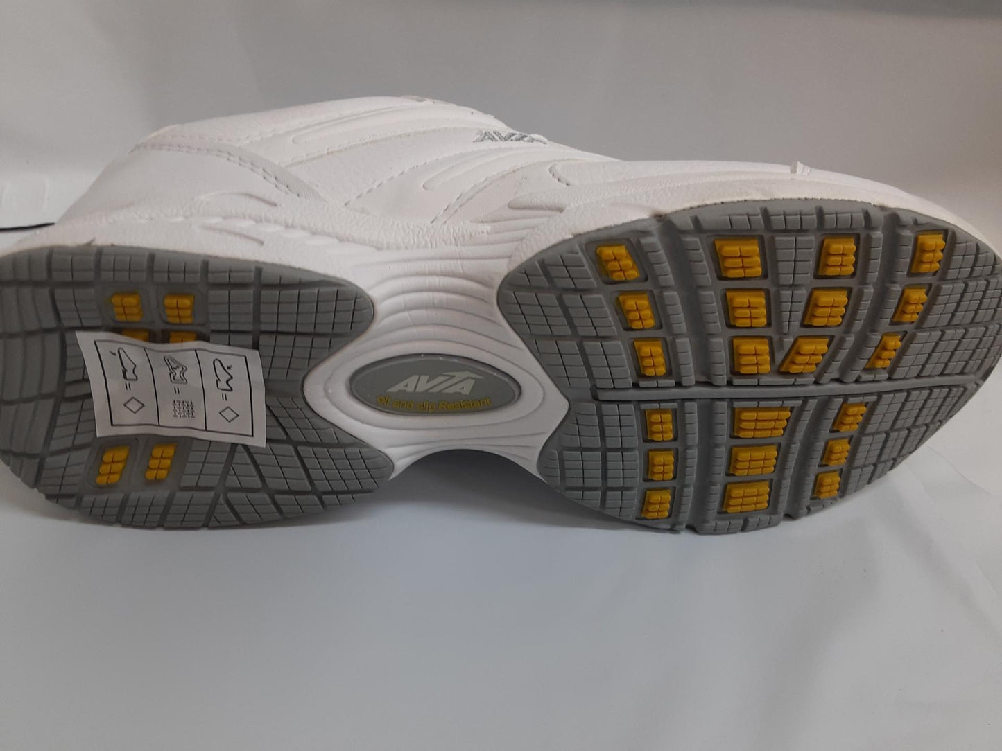 AVIA Women's A325W Walking Shoes, Size 9.5 Medium -White -Slip Resistant