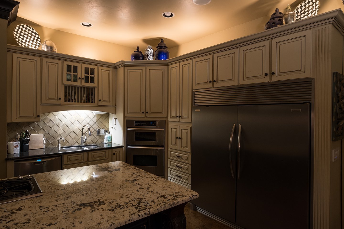 Enbrighten 41017 Seasons LED Landscape Lights (110ft.), Selectable White & Color Changing, 12 Lifetime Pucks, Wireless Remote, Outdoor, Commercial Grade, Weatherproof, Spotlight, Garden, Path Light