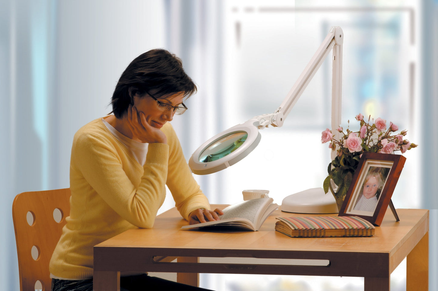 Daylight Ultra Slim Magnifying Lamp