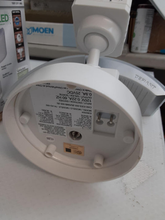 Defiant LED Motion Security Light **MISSING BASE CONNECTION**