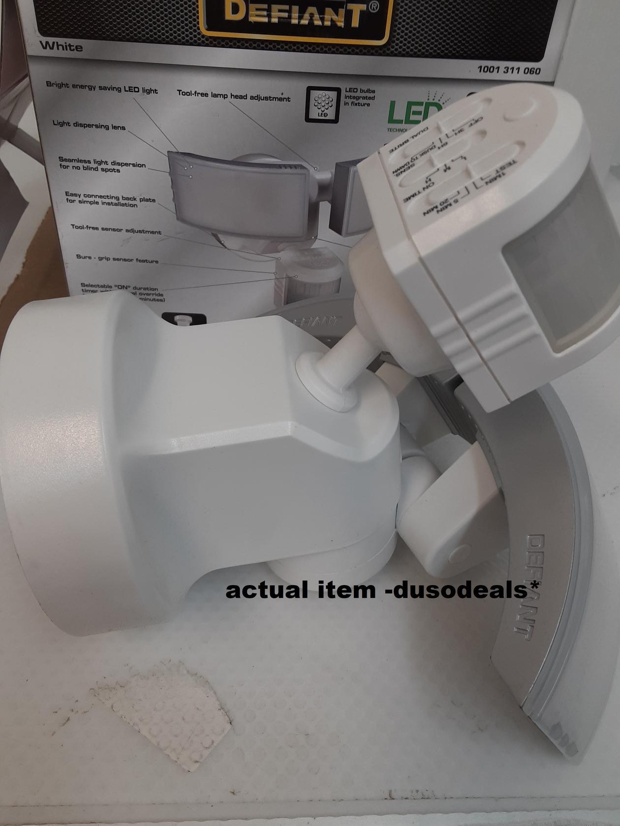 Defiant LED Motion Security Light **MISSING BASE CONNECTION**