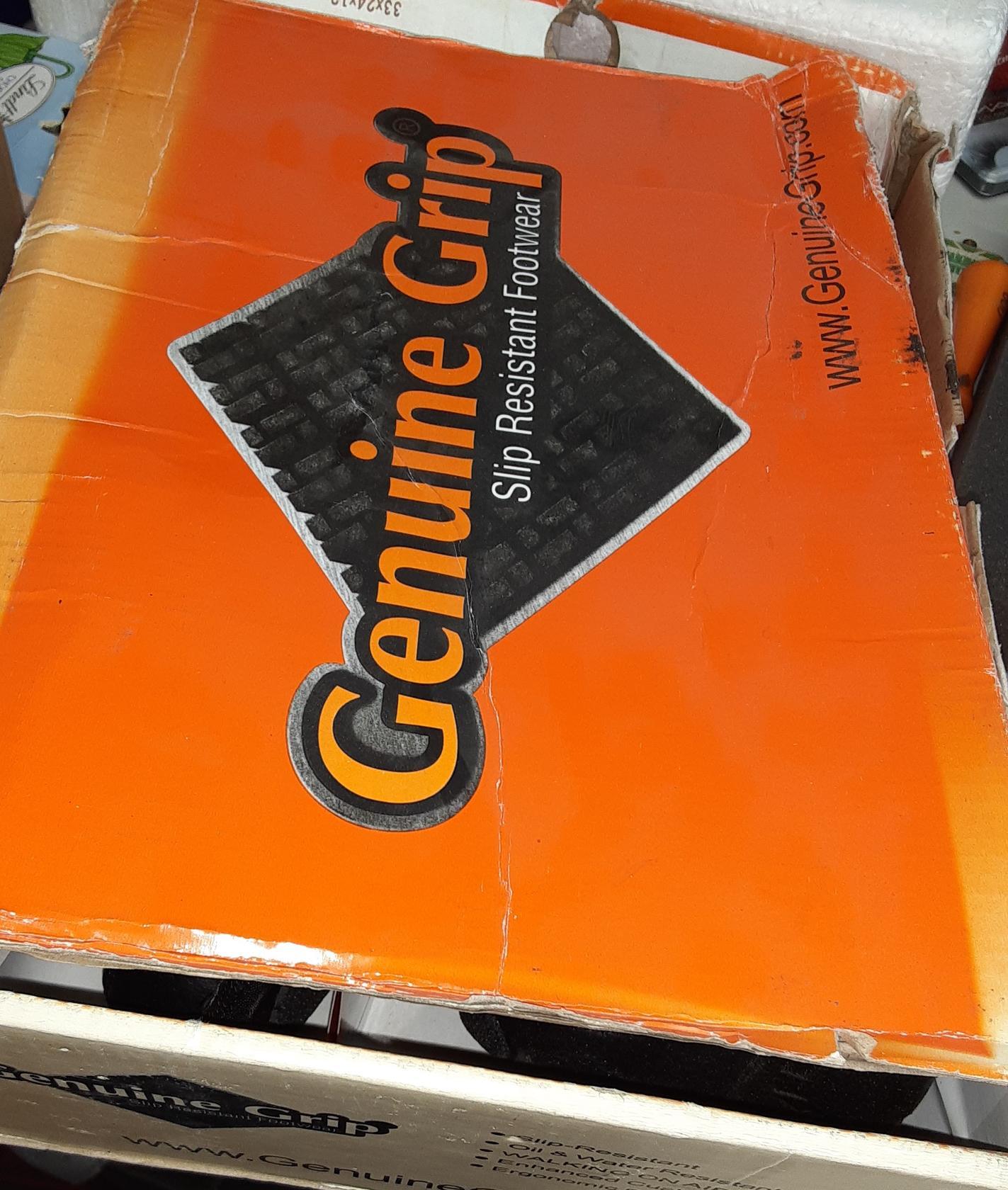 Genuine Grip 1110, Slip Resistance w/'walking on air' foot cushion Mens 7.5 READ