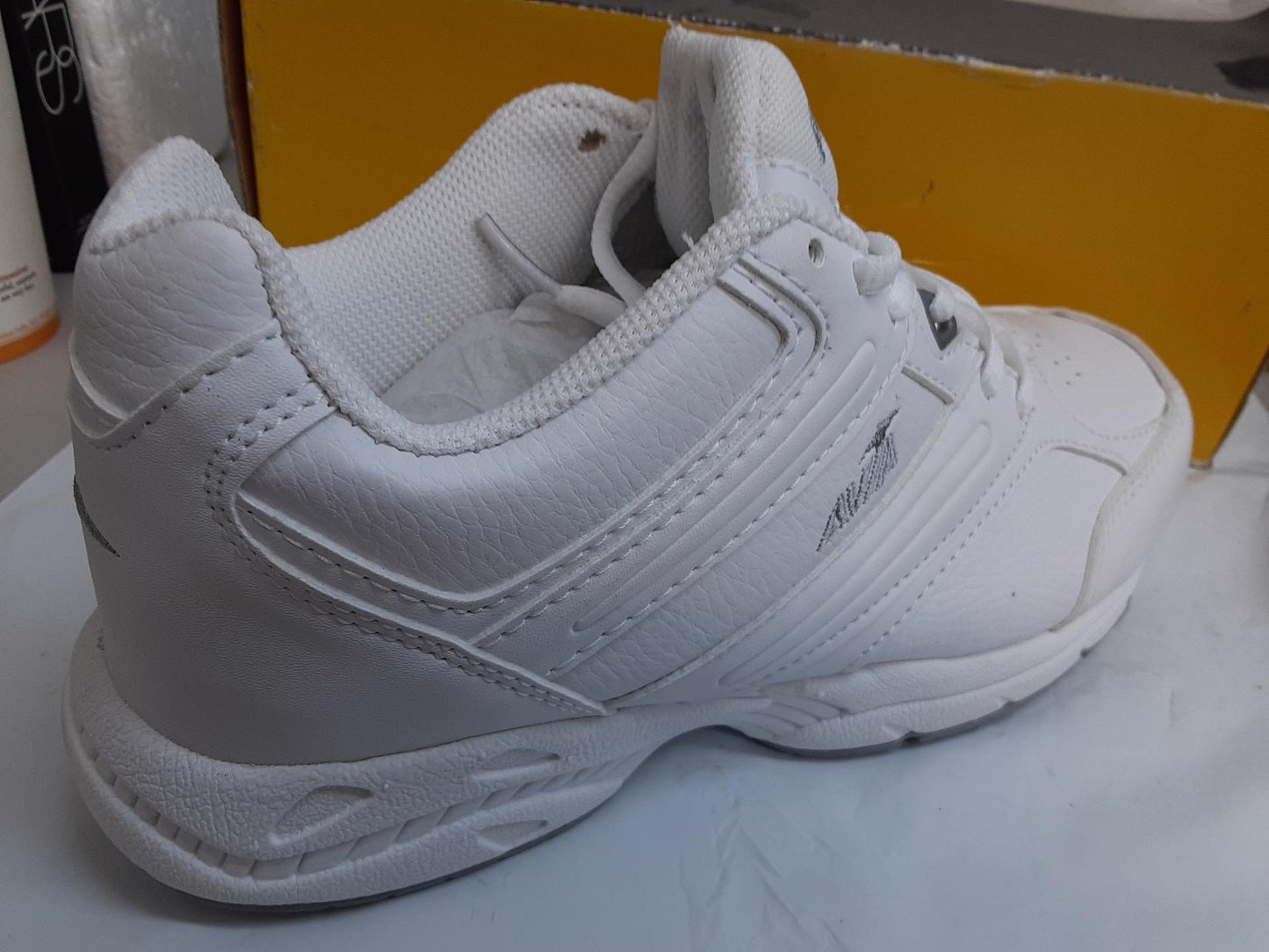 Avia Walking White  Slip Resistant Sneakers Womens Size 7.5 Medium 3252